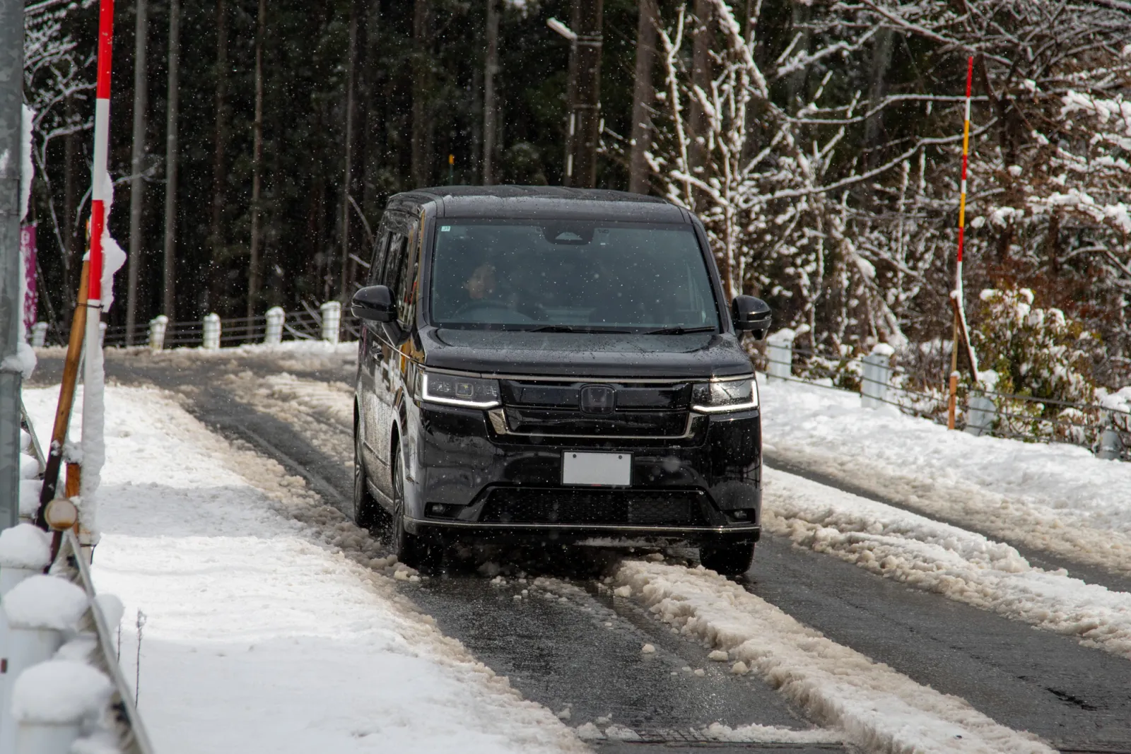 突然の雪にも慌てない。ミシュランの最新オールシーズンタイヤ
