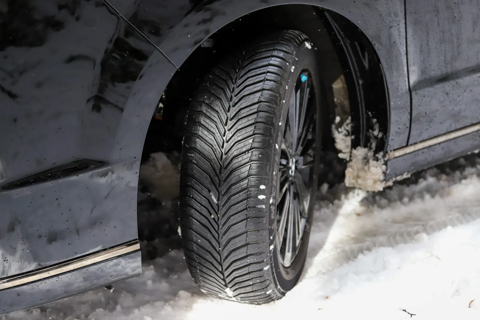 雪 突然の雪にも慌てない。ミシュランの最新オールシーズンタイヤ