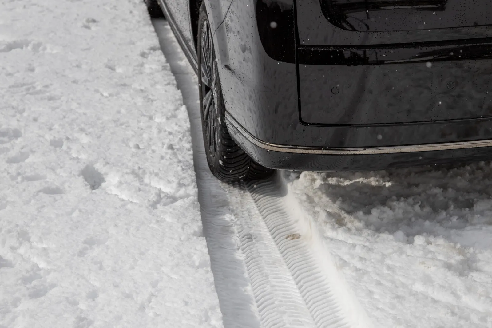 突然の雪にも慌てない。ミシュランの最新オールシーズンタイヤ