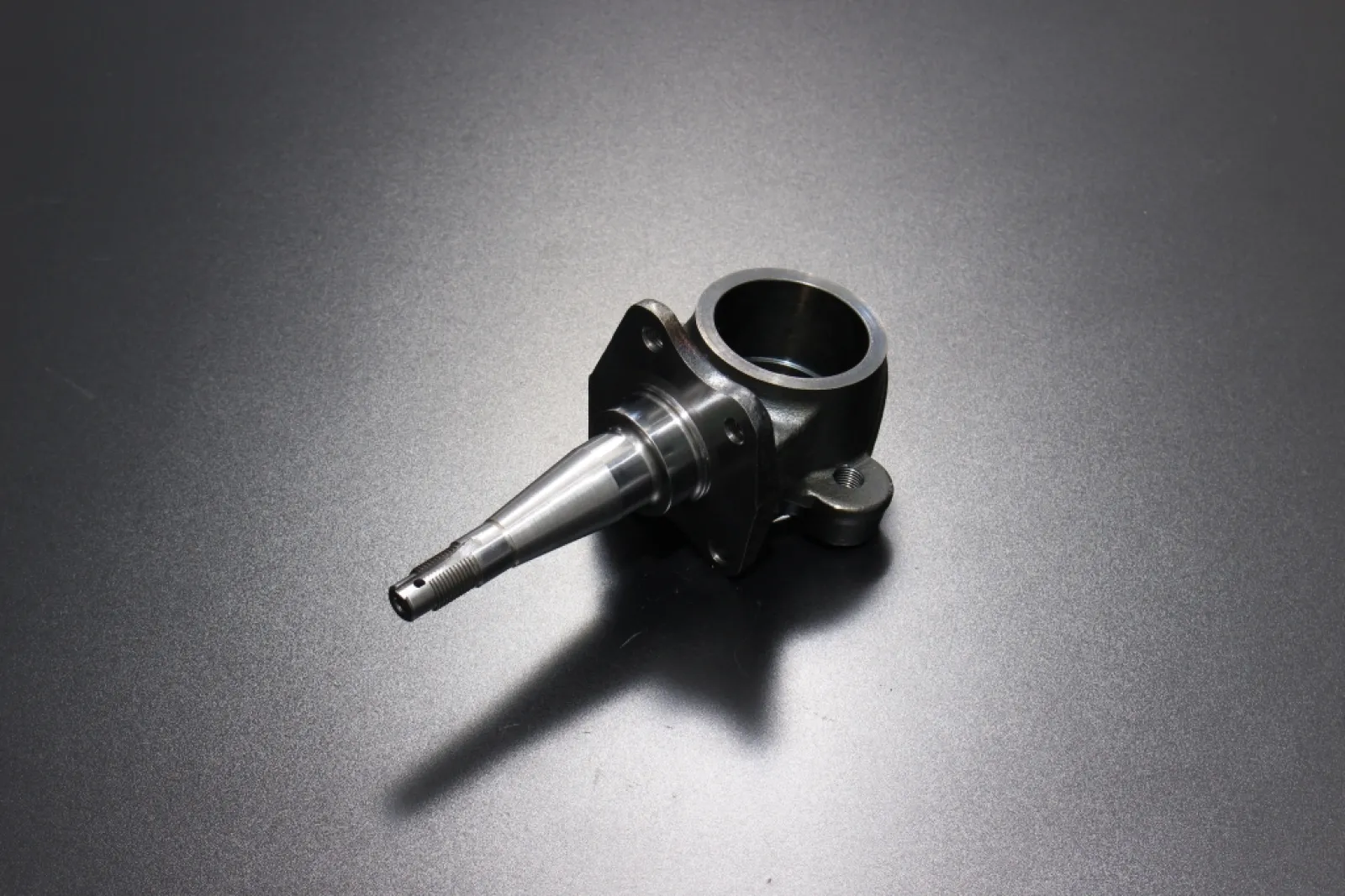 東京オートサロン2026 新規展示品
テイン自社製のトヨタセリカ(ST205)用スーパーストラットと、AE86用スピンドルを展示!
新型車だけでなく、旧車やネオクラシックといった往年の名車に対応するアイテムも展開しています。 
実物はブースにて！