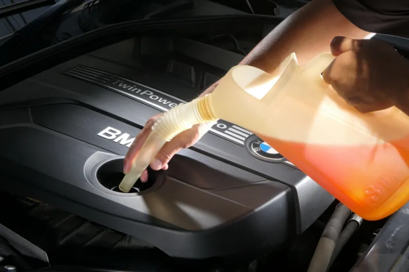 愛車の好調維持に効く、高性能エンジンオイル4銘柄を厳選チェック！【カーケアCLIMAX】労りメンテの勘所