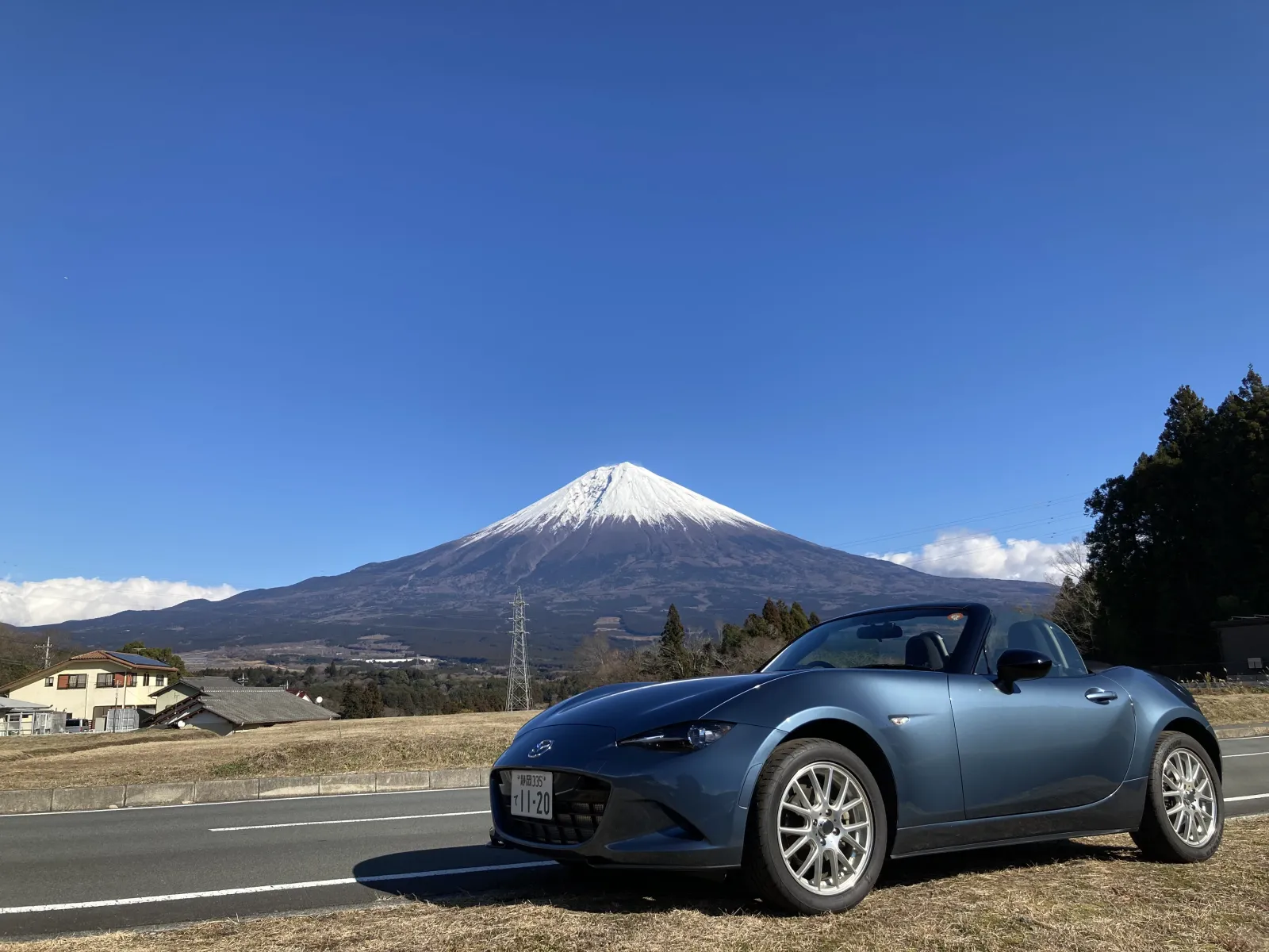 帰りに以前に NBを撮影した場所で、 NDと富士山を撮影します。NBと NDが１０年の時を超えて同化します。富士山はそれをはるかに超えて二台との時間に同化します。
４０億年の歴史、富士山もほんの数万年の一瞬。NB,NDは数秒にも満たない。私もその同じ一瞬に重なっている。

今日はここまで。
ではまた。