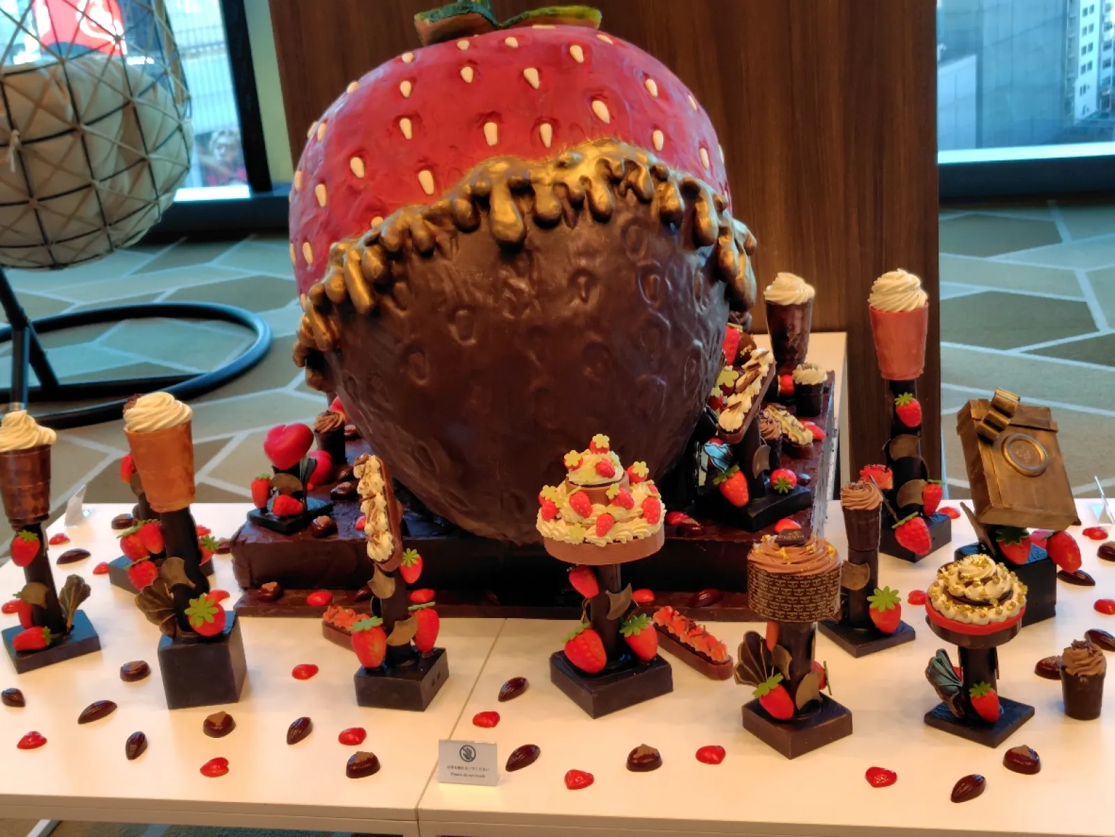 ５人のスターシェフが作ったトリュフチョコ。
こういったイベントに初めて参加しましたが、
試食もありシェフの話も聞けてとても楽しかったです。
明日から販売らしいです。