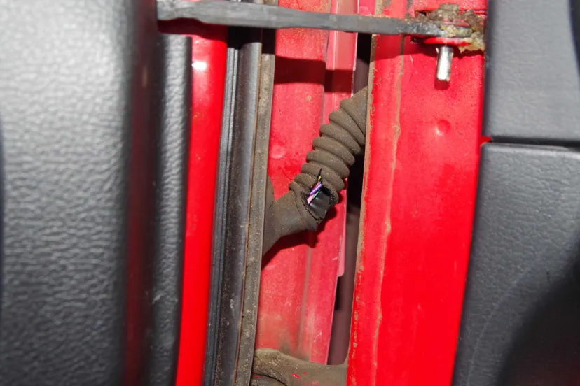 フロントドアワイヤーハーネス交換