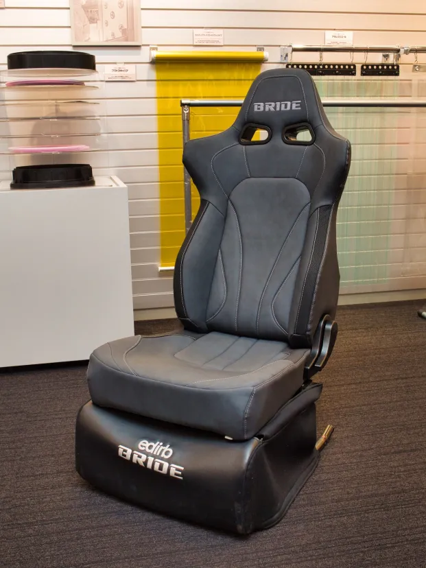 本革素材同等の風合いと、それを上回る機能性を搭載【用品年鑑2026・オブザイヤー受賞作】ERGOSTER NUGRAIN