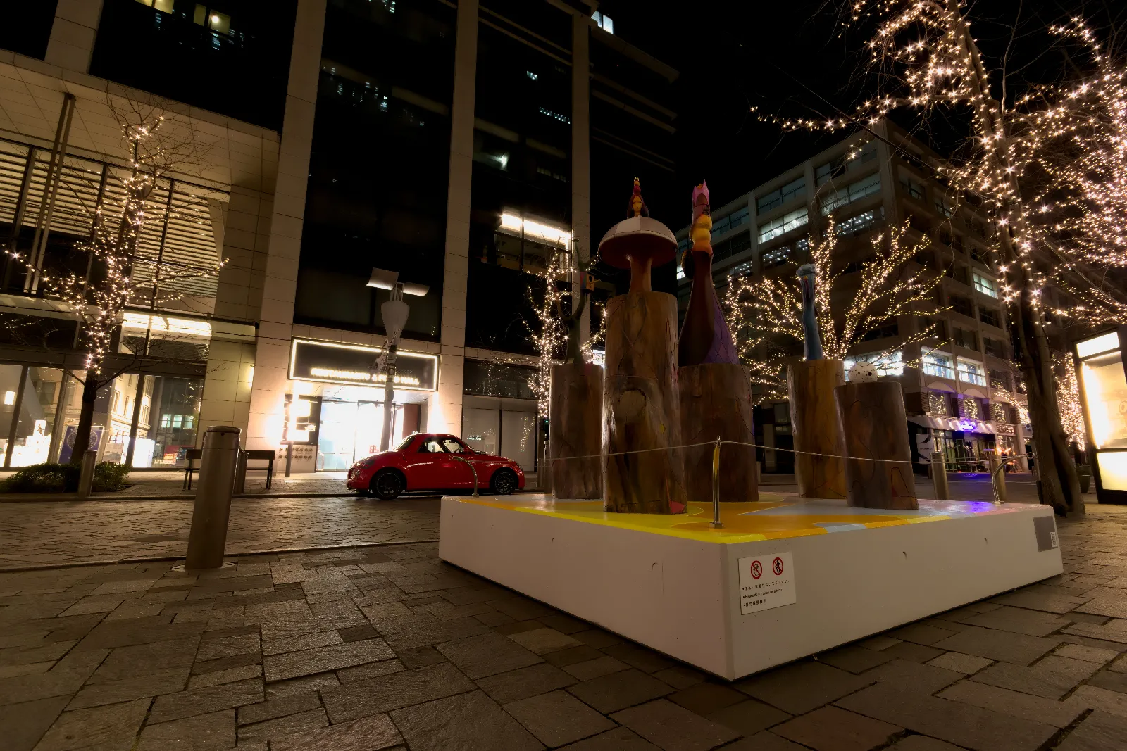 モニュメントも定期的に変わってますね