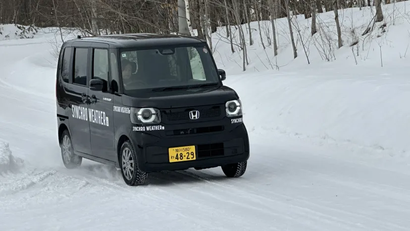 タイヤは「自ら進化する」時代へ。ダンロップが示した新常識「シンクロウェザー」の実力とは【MOBLA編集部インプレッション】