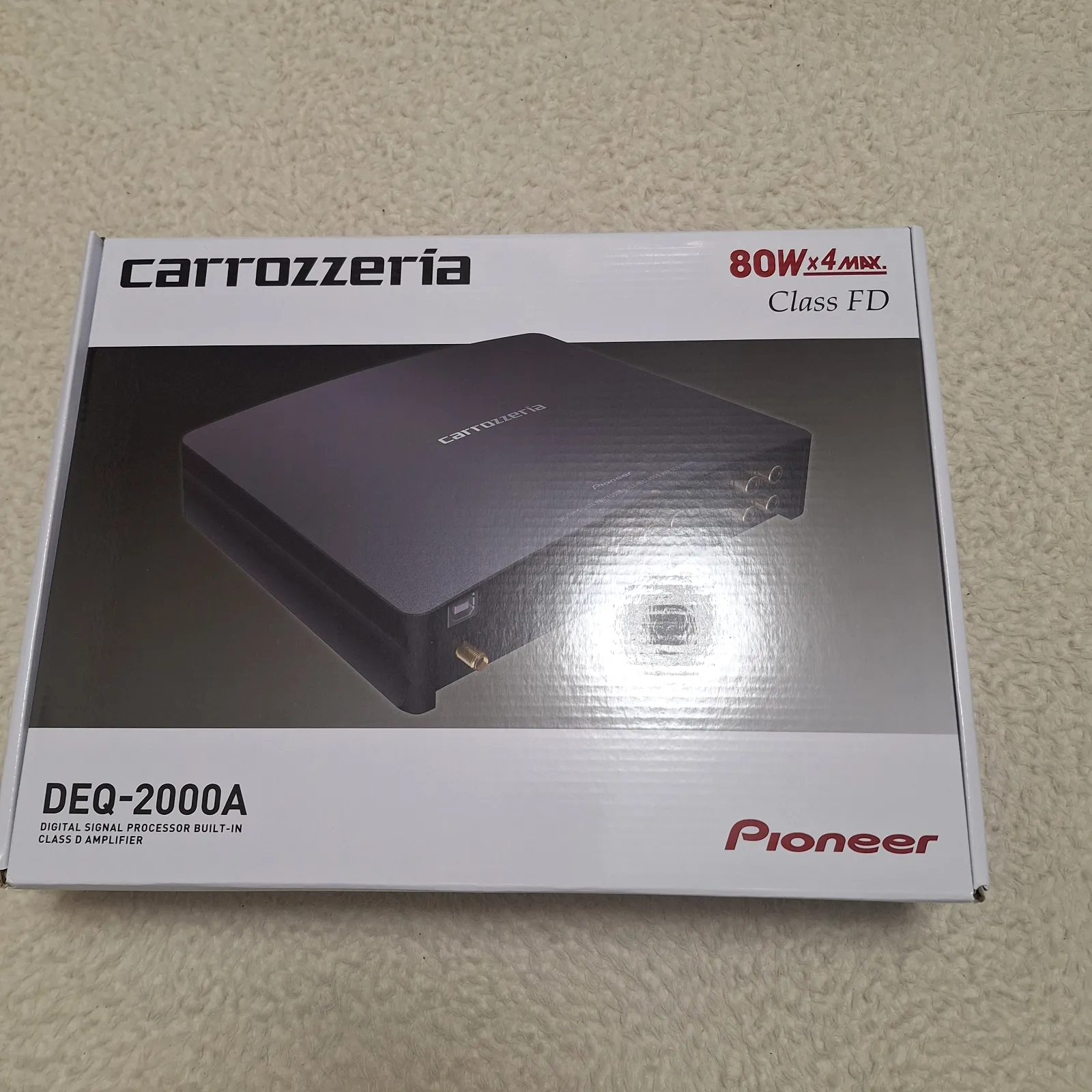 モニター当選したDEQ-2000Aを取付ました。

商品の印象★★★★★
スタイリッシュなデザインでコンパクト。
シート下などに余裕で置けるサイズです。

音質の変化★★★★★
トヨタプレミアムサウンドシステムを付けてますが
取付後は明らかに音質がアップしました。

音の明瞭さ解像度★★★★☆
取付前後で比べてもよりパワフルにくっきりと
した印象です。

低音　中音　高音バランス★★★☆☆
設定によってかわります。細かな設定が可能なので
自分好みのバランスに出来ます。

音場定位感の向上★★★★★
音がセンターから広がるように鳴るようになりました。


調整のしやすさ★★★★☆
少し慣れは必要ですがイコライザーの調整などは
難しくはないと思います。
ただ、機能が多くあるため全ては試せておりません。

取付やすさ★★★☆☆
ある程度知識は必要です。
別売りのハーネスを使えば取付はかなり簡単になります。

総評★★★★★
素人耳でも分かるレベルで音が激変します。
ディスプレイオーディオ車で音響をお考えの方は
まずはこれを導入する事をおすすめします。
rca端子も付いてるのでサブウーファーや別体アンプなども取付可能です。

MOBILA 様　パイオニア様
この度は素晴らしい商品をモニターさせていただき有難う御座いました。

#MOBILA モニター企画
#MOBILA #モニタープレゼント2025冬#PR