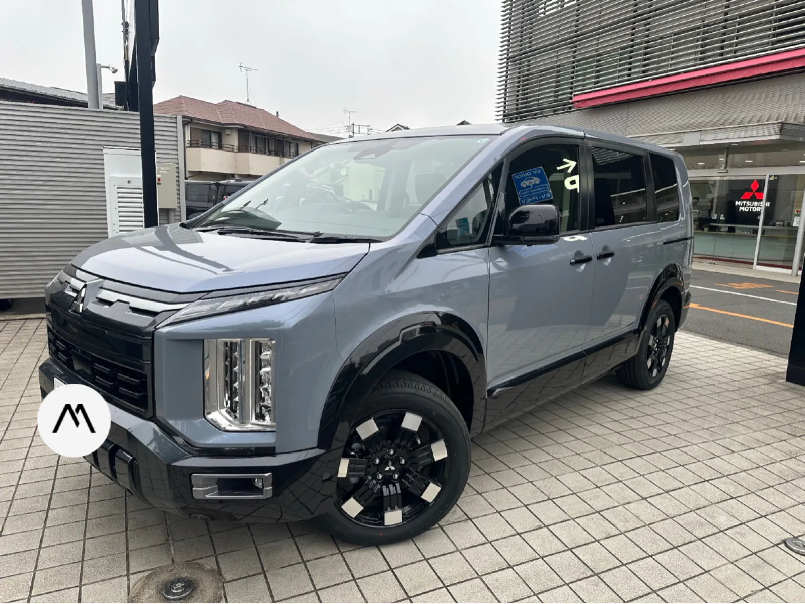 オーバフェンダーがついたのでツートンが人気になりそうです。2年後の車検時には買い替えを検討したいけど、さすがに3台目は家族が反対するかな😔