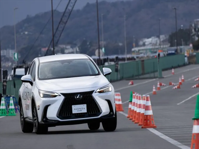 ブリヂストンが示す次世代の「安心」と「上質」。SUV専用プレミアム『ALENZA LX200』＆新基準スタンダード『FINESSA HB01』試乗レポート【MOBILA編集部インプレッション】