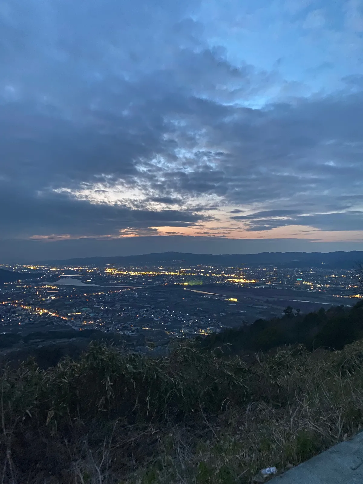 和歌山県紀の川市です
きれいだった〜❤︎
春には桜が満開になるらしいです🌸
また行きたいな