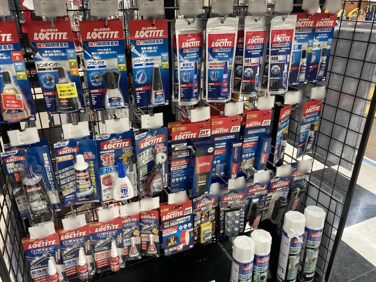 こんにちは！クラフトメイクSA43道意店、
クルマいじり大好きスタッフです😎🔥

今回は数多ある接着剤よりLOCTITEをご紹介します