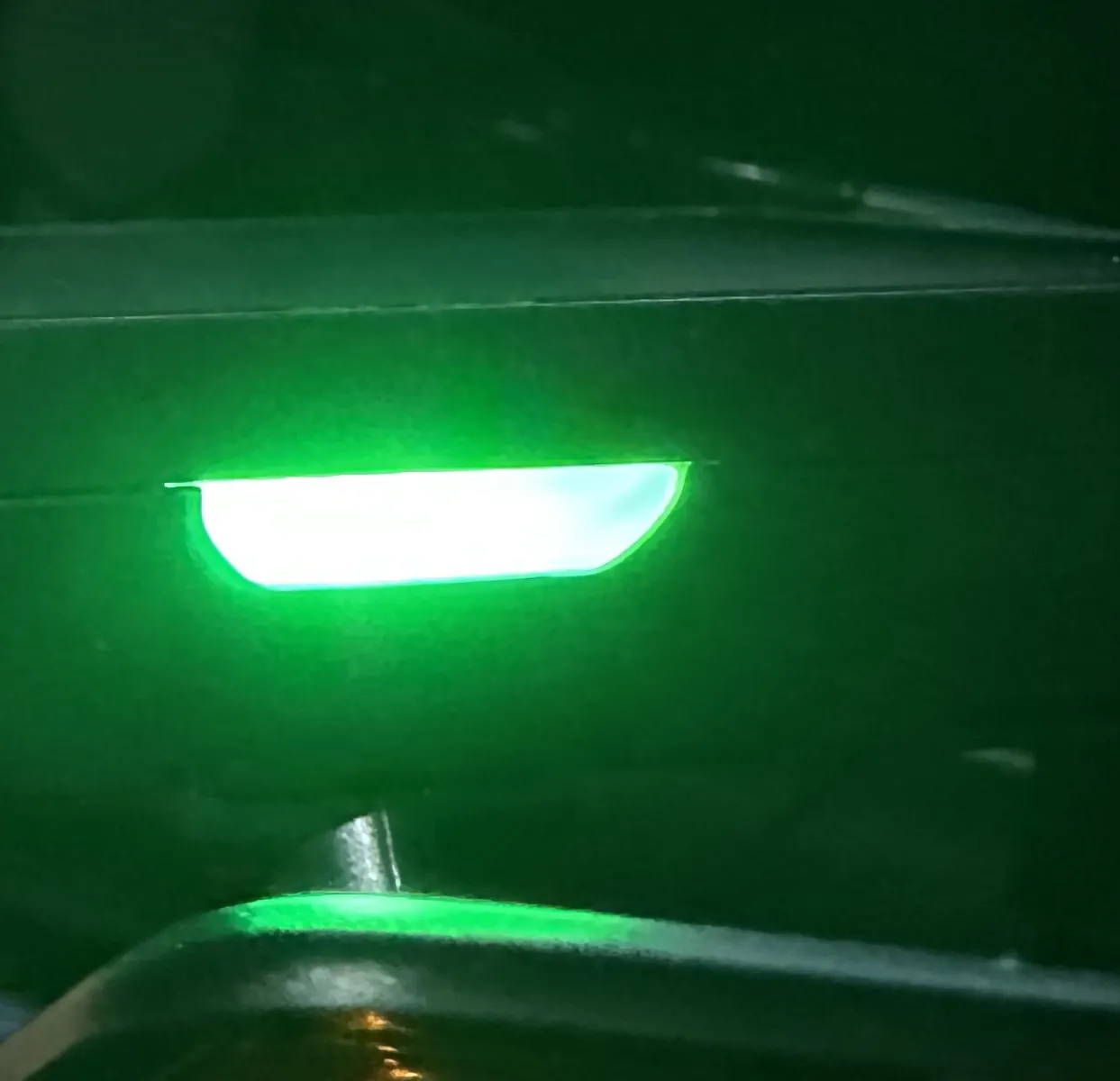 私にはLEDが明るすぎで不快でした