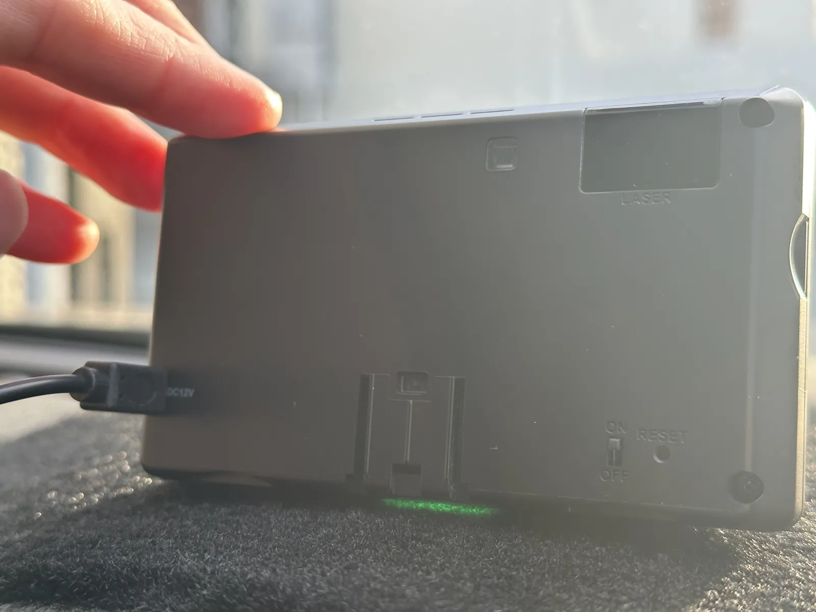 本体裏でコードを抜き差し出来るのは良いですね