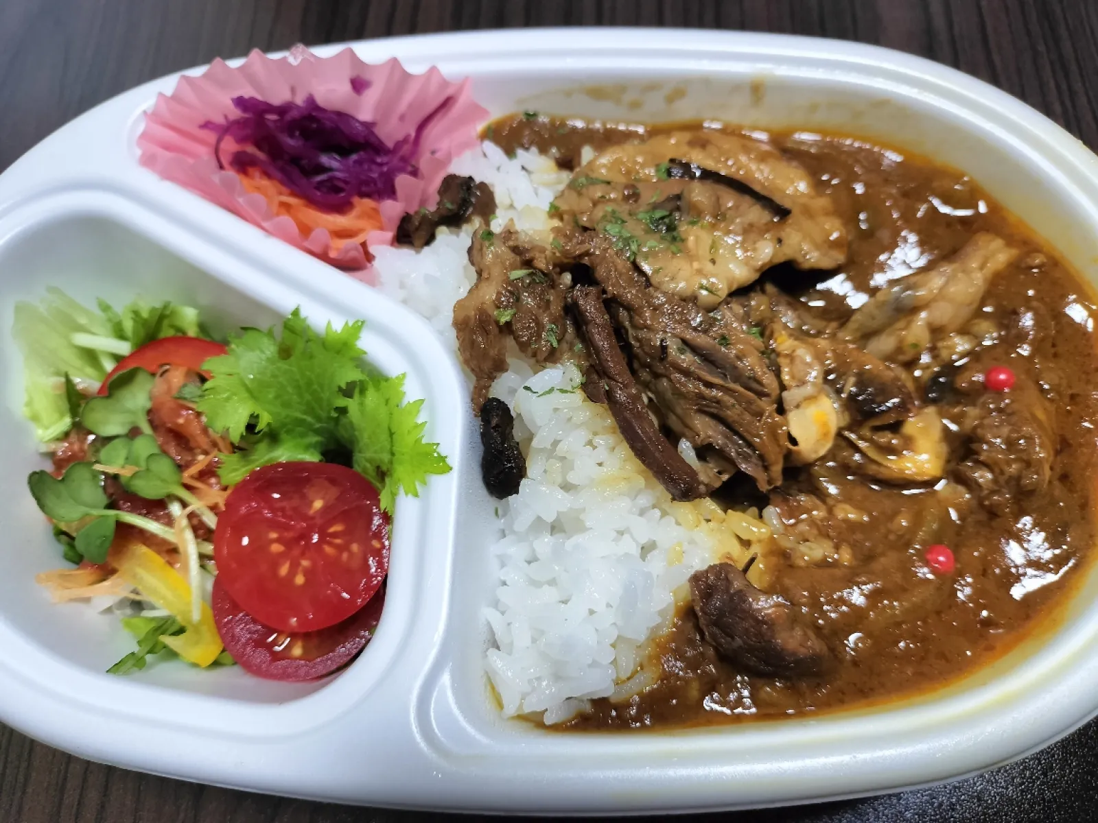 ここのレストランは何を食べてもおいしい！！

スーパーはお肉も種類が豊富でお安く新鮮でいつも混んでいるイメージがあります！(*^^*)
お野菜果物、鮮魚、お肉、炭火焼鳥屋さん、お惣菜、パン&ケーキ屋さん、お花屋さんなど他色々揃ってる近代的なスーパー！！

店内の陳列も見やすいし、イベントカレンダーが毎月出ていて(LINEでも見れるよ)楽しいです☆