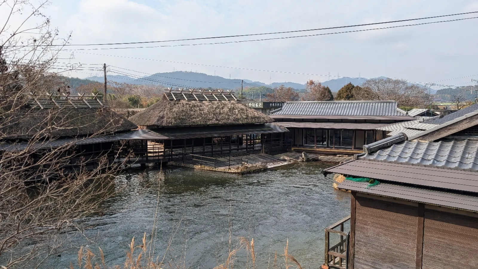 小さい時に祖父に連れてきてもらったような⋯
時期ではなかったので閑散としてましたが、鮎の時期にはにぎわいます。