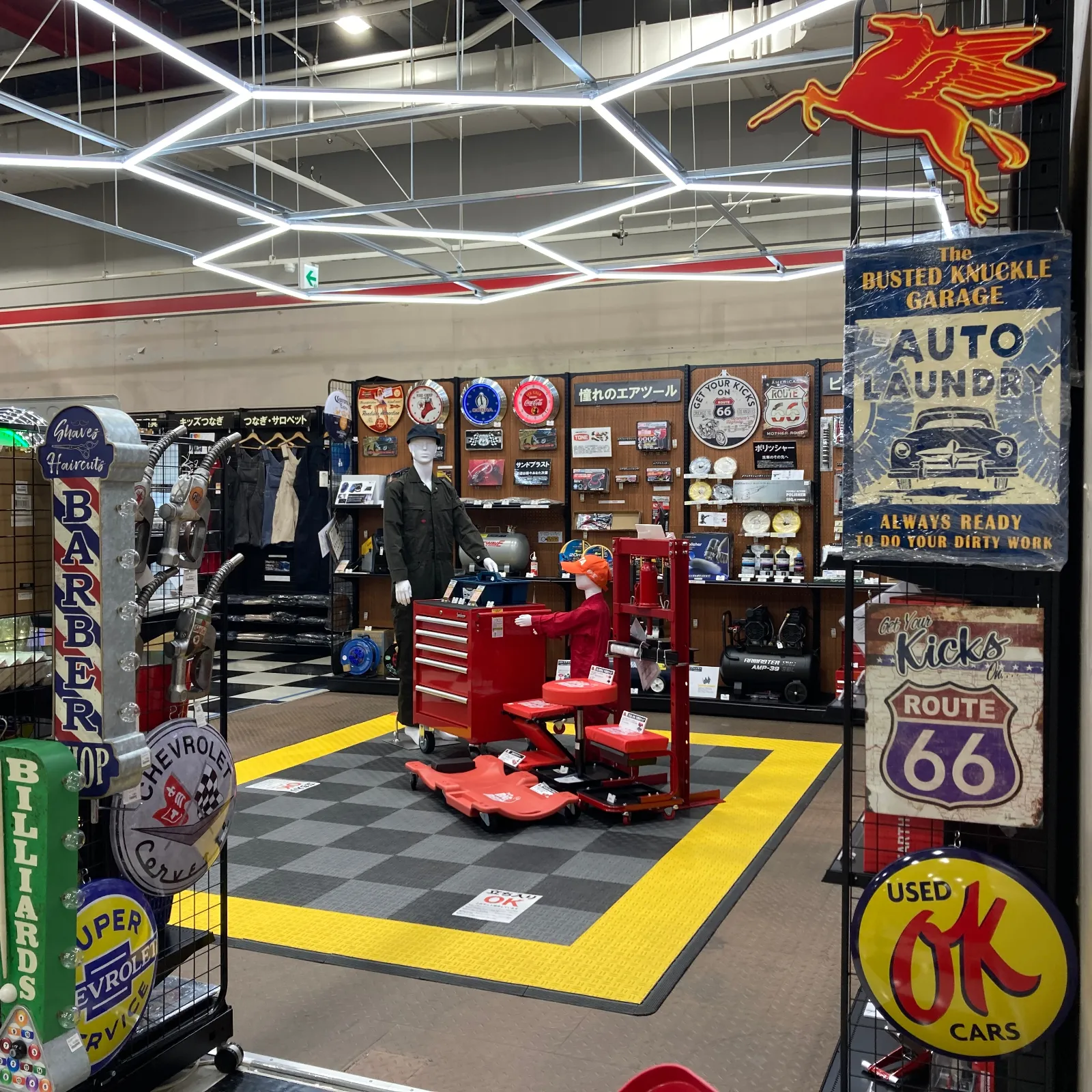 LEDで描く光が、居心地の良いスペースを より美しく・より機能的に変えてくれます
《HEXaED／ヘキサイド》でつくる“理想の照明”は当店でも確認頂けます