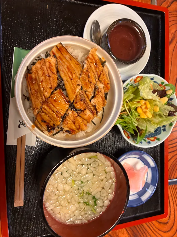 お昼は穴子丼
