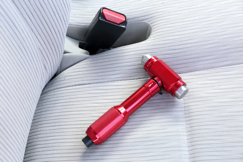 事故や災害時はもちろん普段も役立つ５つの機能を装備！【用品考課】マルチ脱出ハンマー