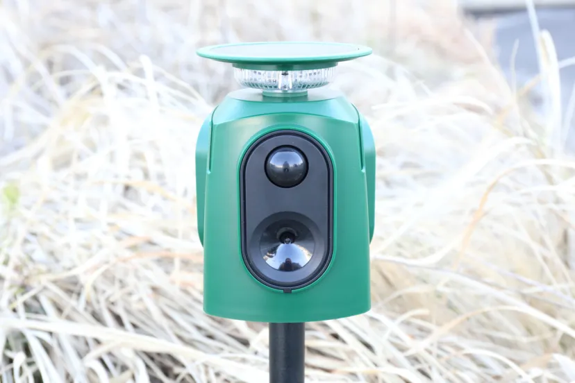 光と音で動物たちを寄せ付けない動物忌避器がさらに進化！【用品考課】アニマルバスターズ