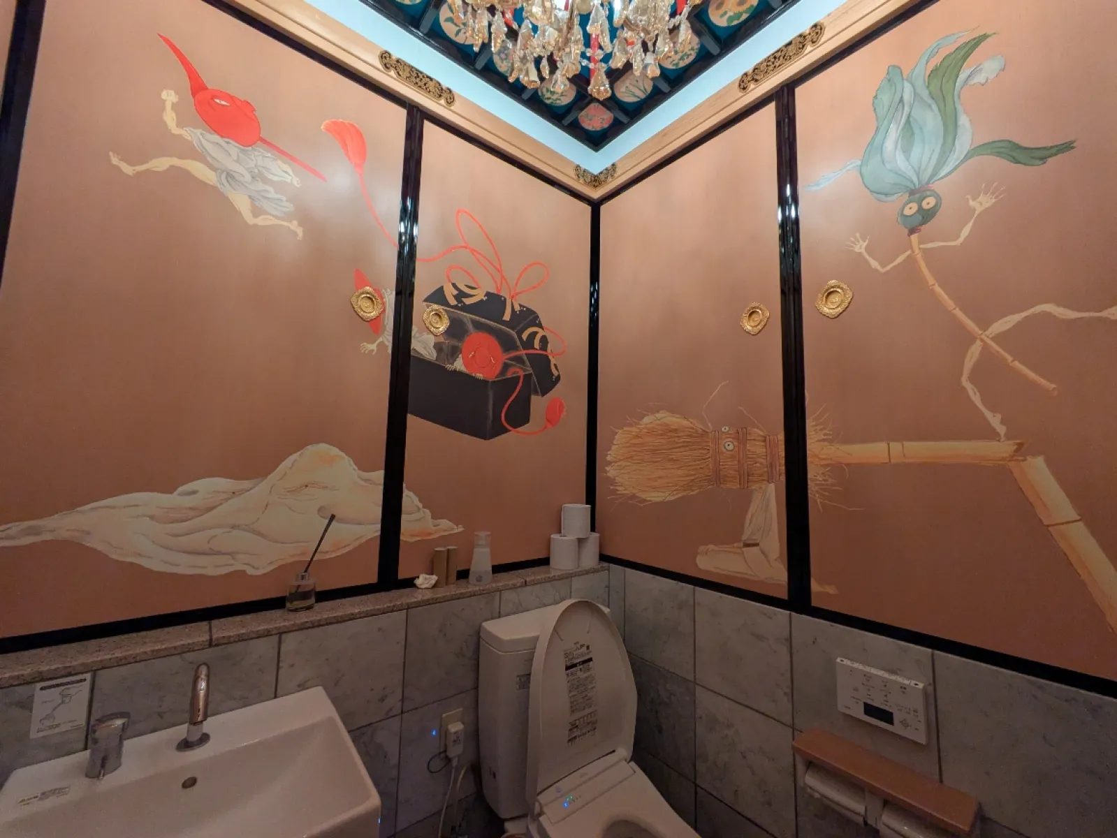 トイレです
妖怪がいっぱいだ！
と思ったら