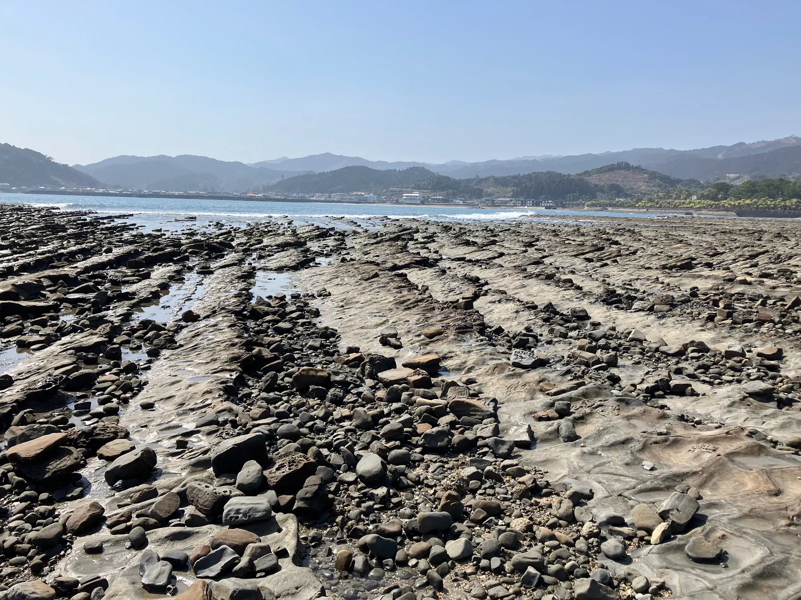 2月の3連休に宮崎県の青島、行きました。観光客がとても多かったです。晴れていて景色もとてもきれいでした。自然の絶景です。