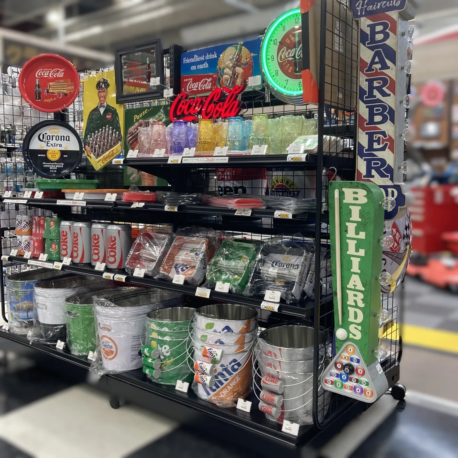 クラフトメイクSA４３道意店では、COCA-COLA・ROUTE66・TEXACOなど
本場USAの空気を感じる雑貨をたっぷりラインナップ！