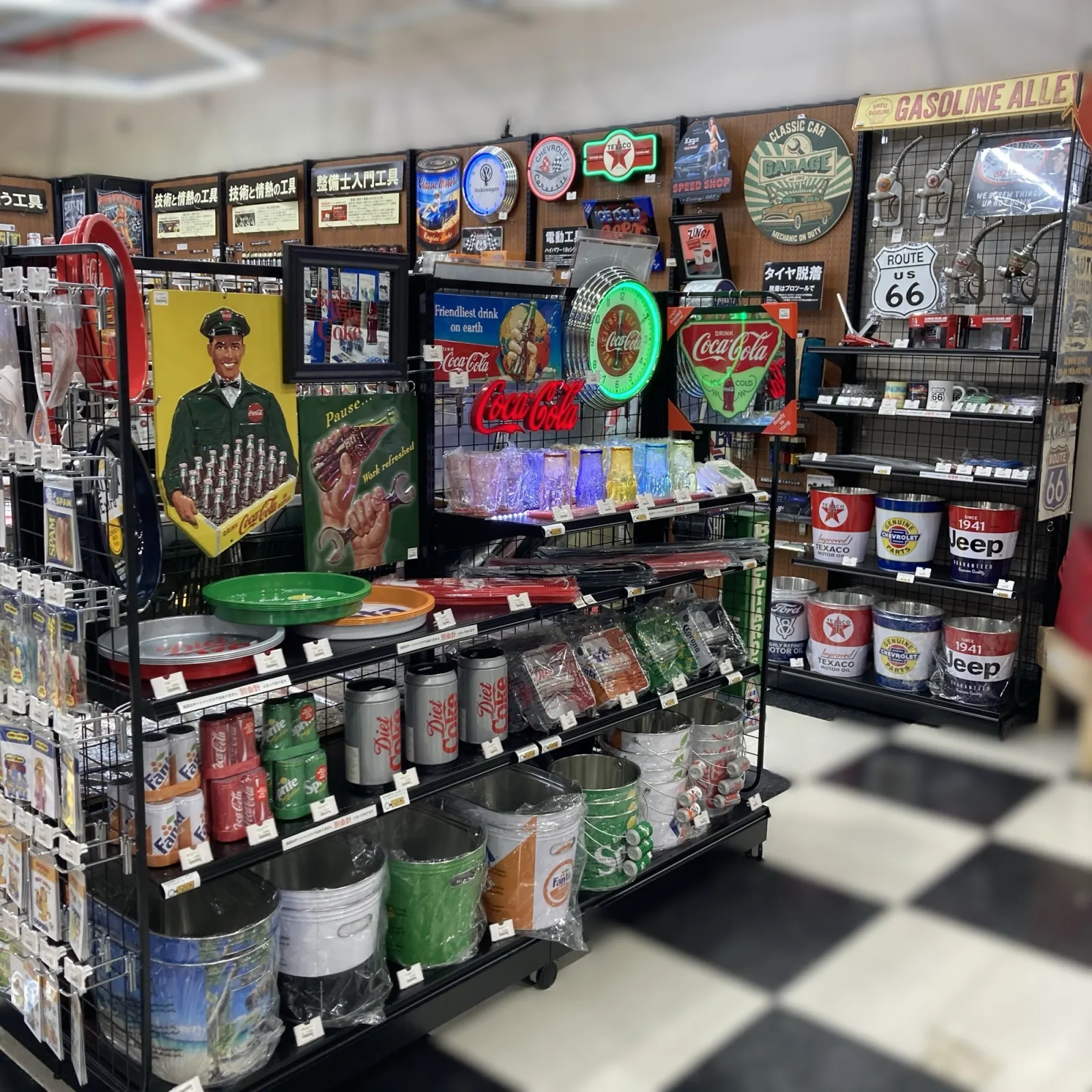 こんにちは！クラフトメイクSA43道意店、
クルマいじり大好きスタッフです😎🔥

ダイスキな空間を一瞬で“アメリカンテイスト”にしてみませんか？