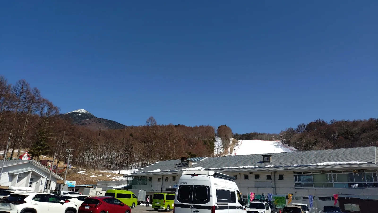 リゾート一番上のスキー場の駐車場。