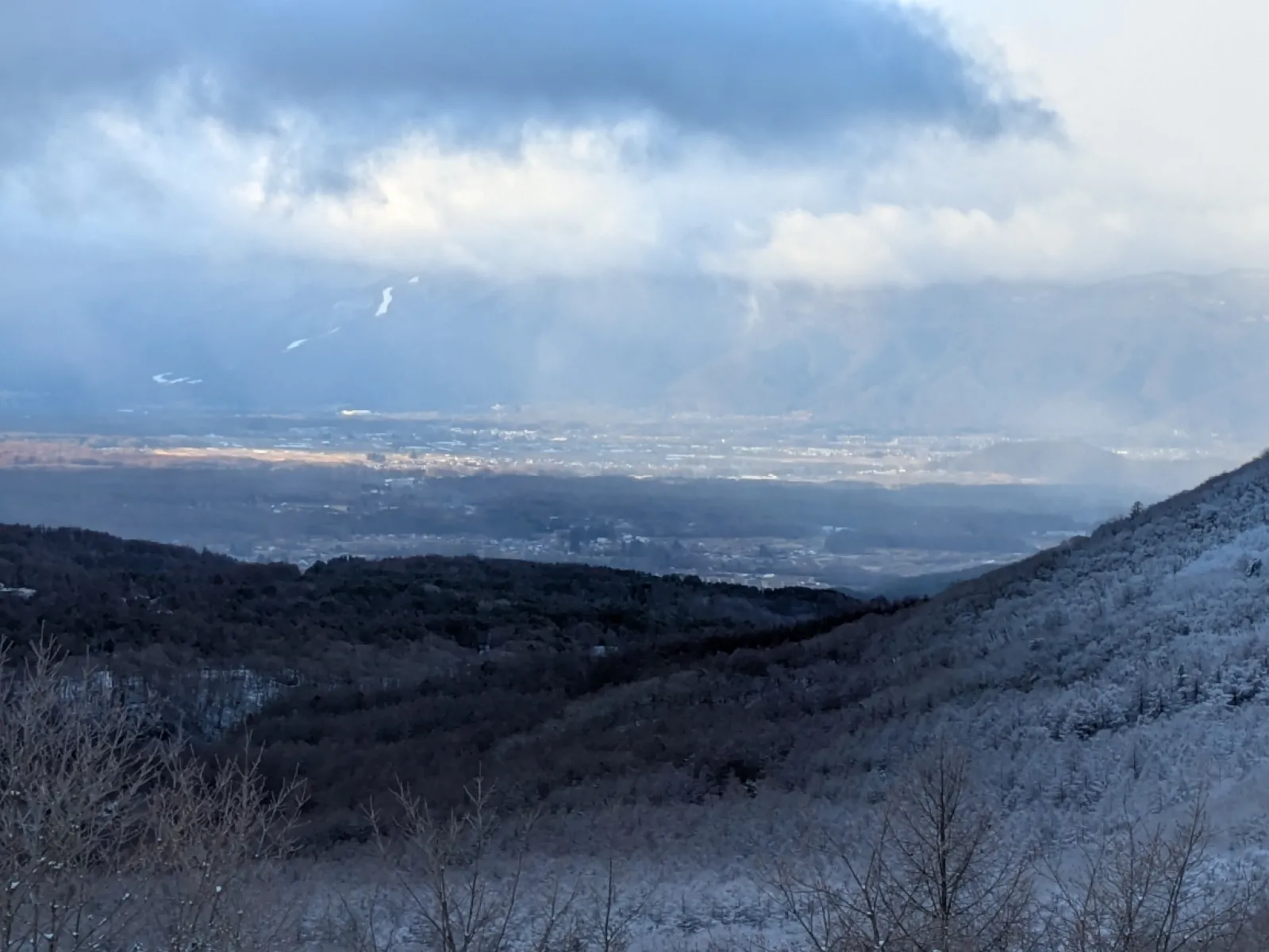 蓼科高原 女の神展望台からの風景
今シーズン最後の雪景色かしら