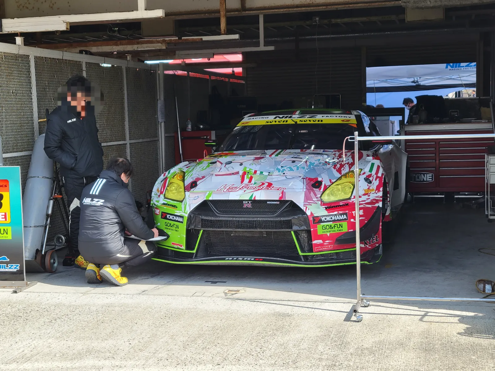 カラーの仕上がっていない車両も数台あります。