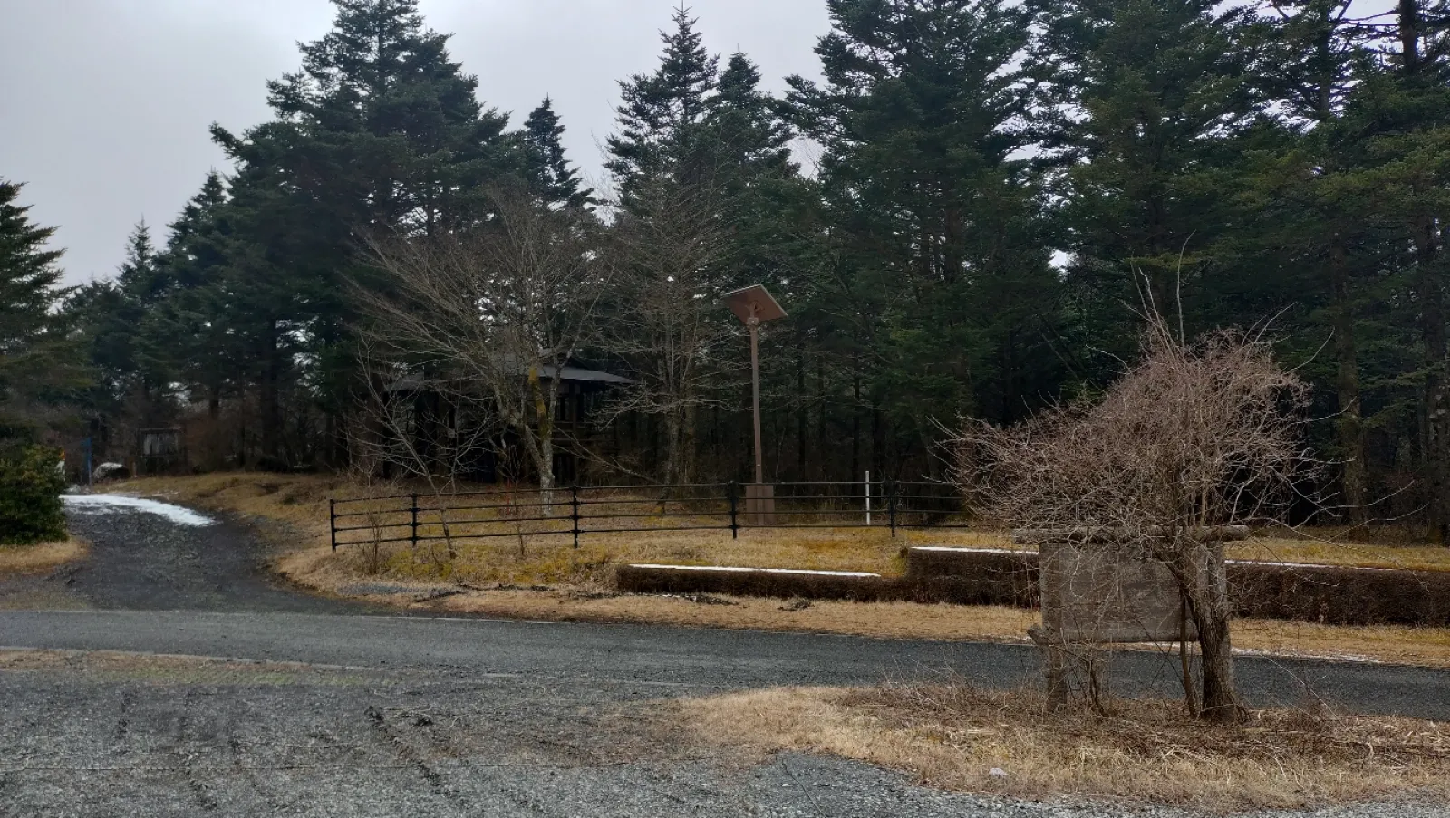 広い駐車場が有りますが、電波が弱すぎてアプリがサクサク動かない
