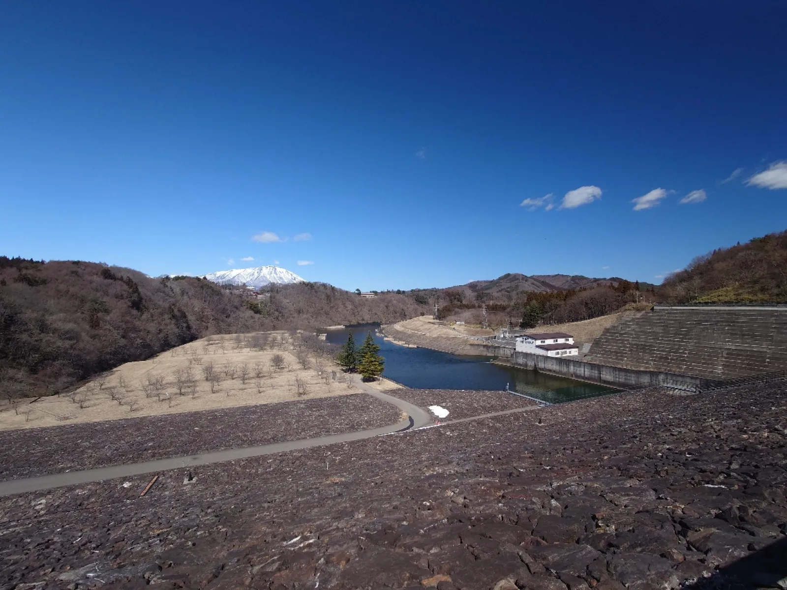 下流側には岩手山が見えます。