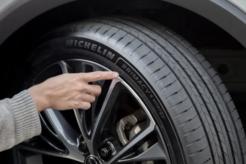 静粛性と環境性能の極致。ミシュランの次世代スタンダード「Primacy 5 energy™」を新型プリウスの19インチで味わう。【MOBILA編集部インプレッション】
