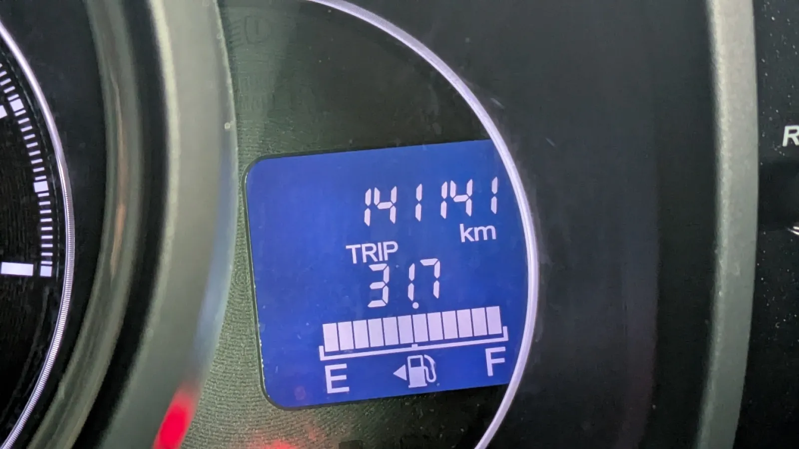 コーナンへ行く途中に総走行距離が１４１１４１キロ