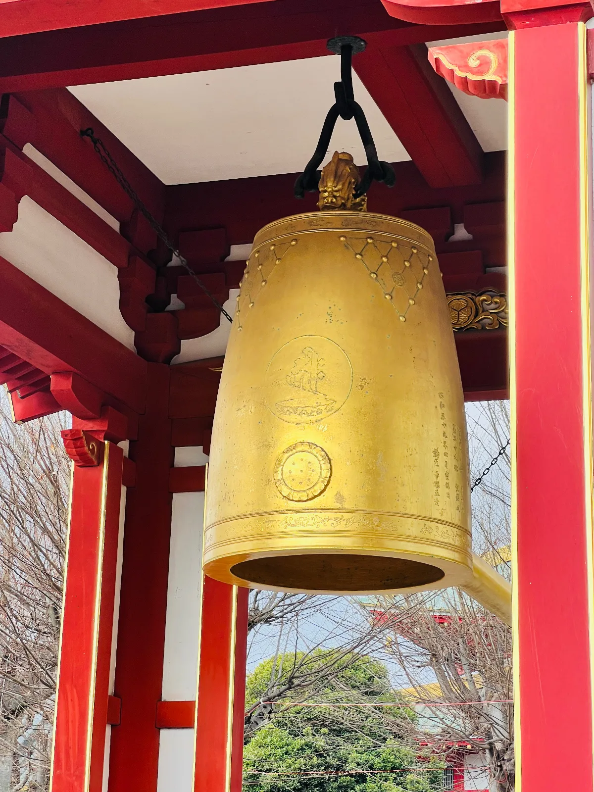 黄金の釣鐘
全体的に派手ですね
