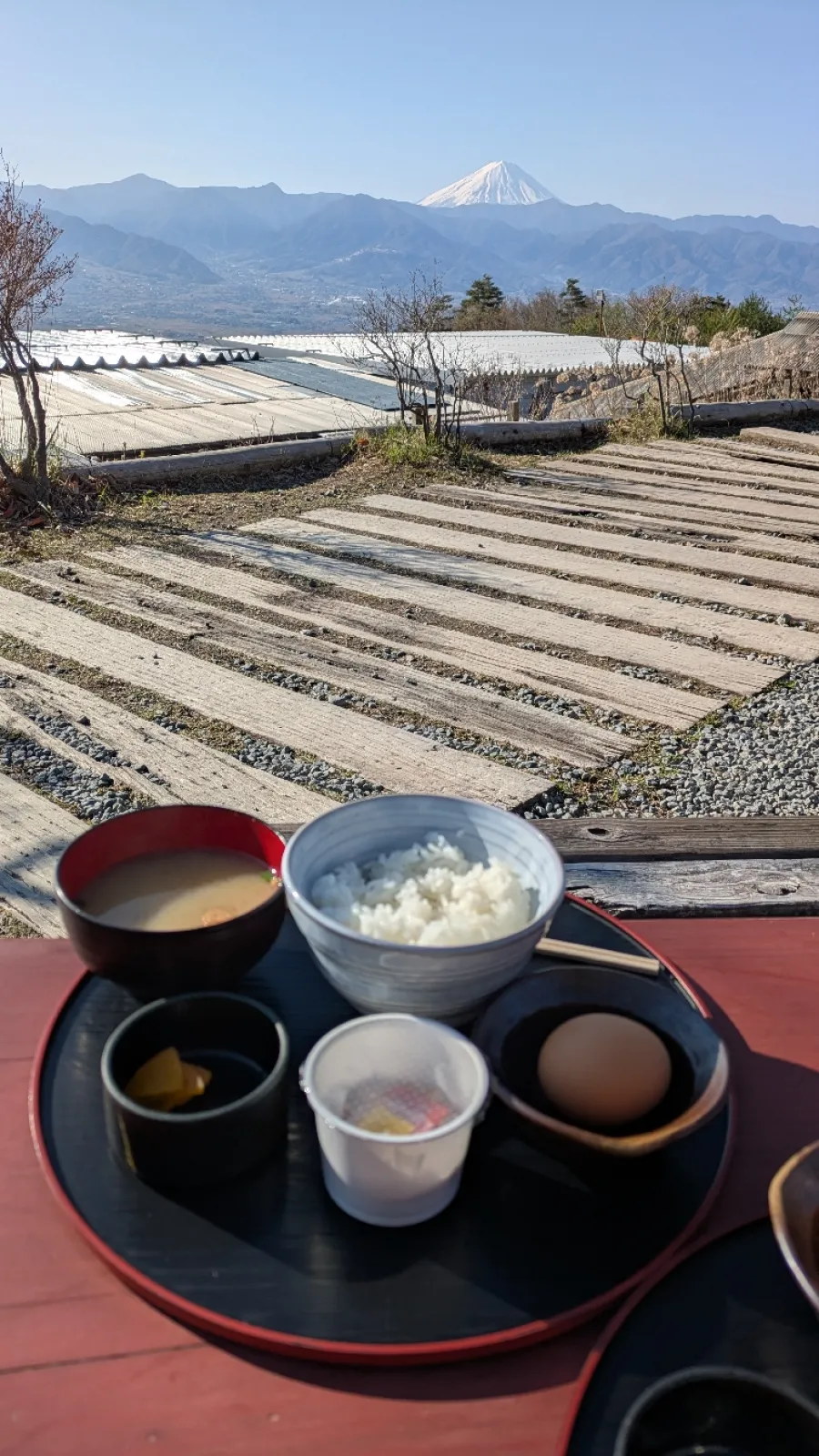 その後、「ほったらかし温泉」に入り、朝ごはんです。最高でした！！
実は去年モビラのポイントラリーで回ったコースを桜を見ながら、ゆっくりと4泊かけてまわりました😁モビラ様々です🙇
ありがとう〜モビラ〜💕
