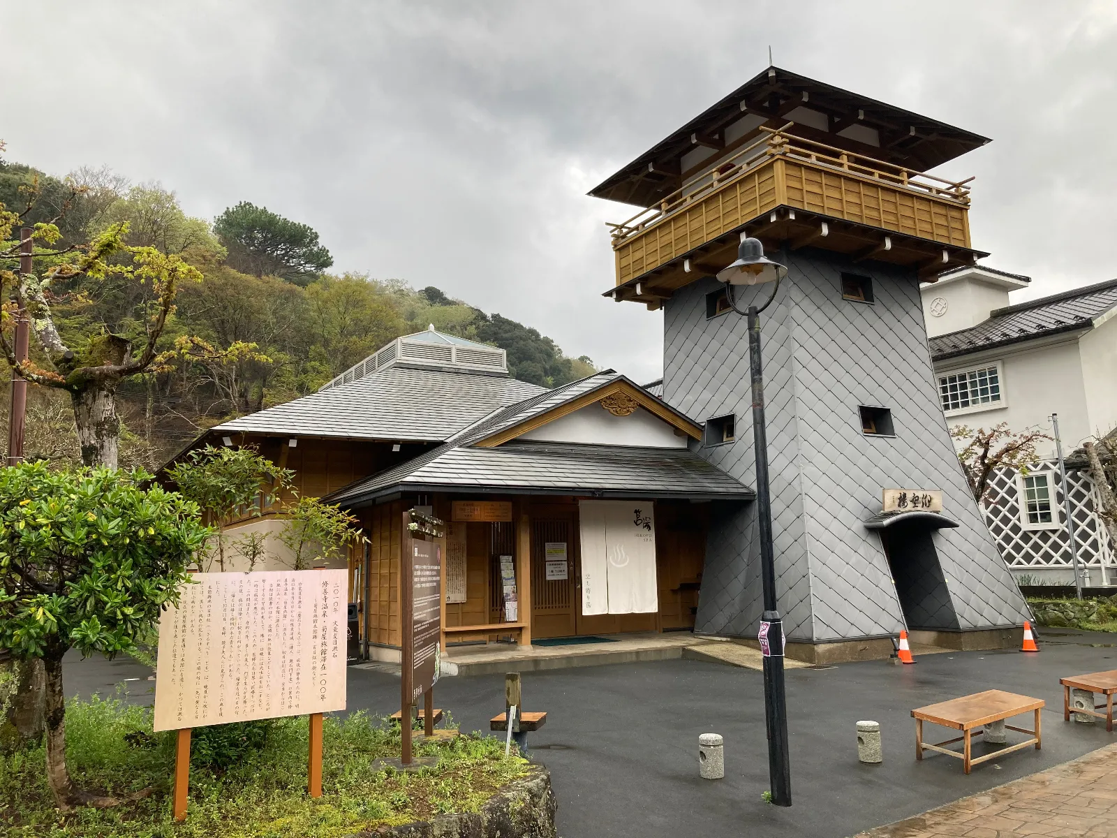 せっかくなので、日帰りですが、温泉を楽しんで行きます。はこの湯でつかって帰りましょう。銭湯のイメージが近く、休憩するスペースはありませんが、温泉を楽し見ました。
やはり泊まれないのは残念です。