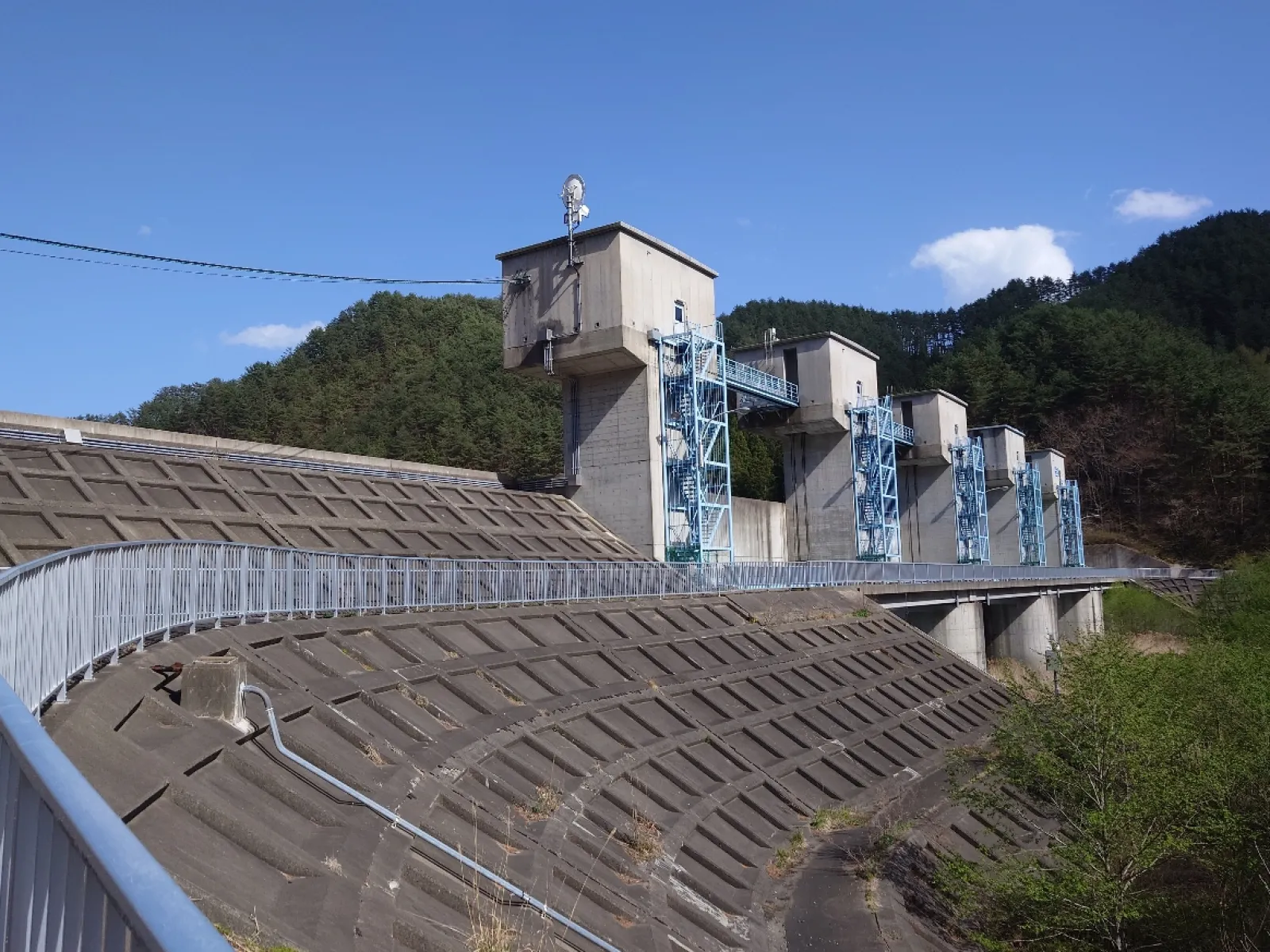 普代村にある大きな水門。
東北の大津波から普代村を守った話は有名です。