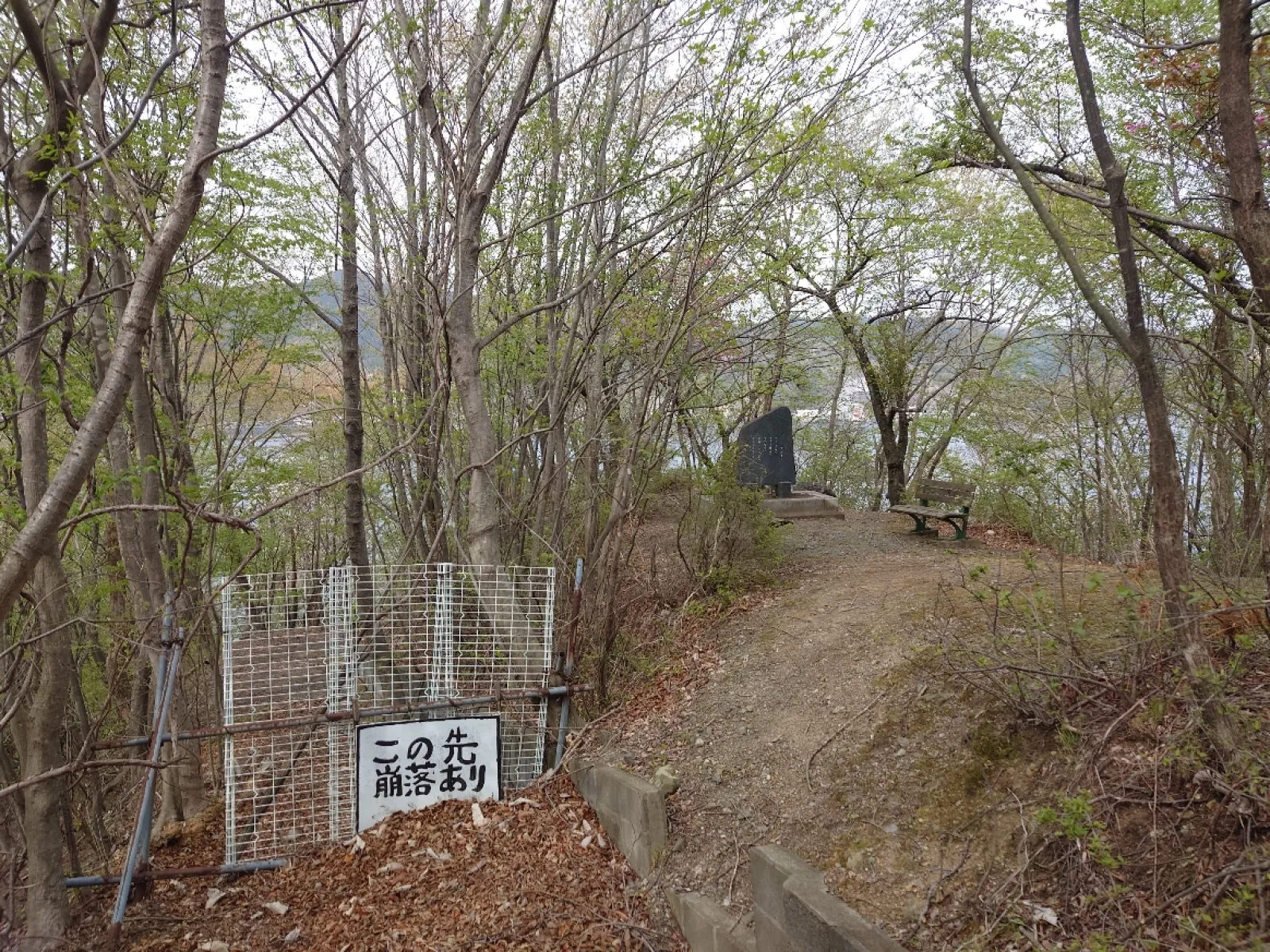 所々道が崩落してるみたいで通行禁止の場所もありました。