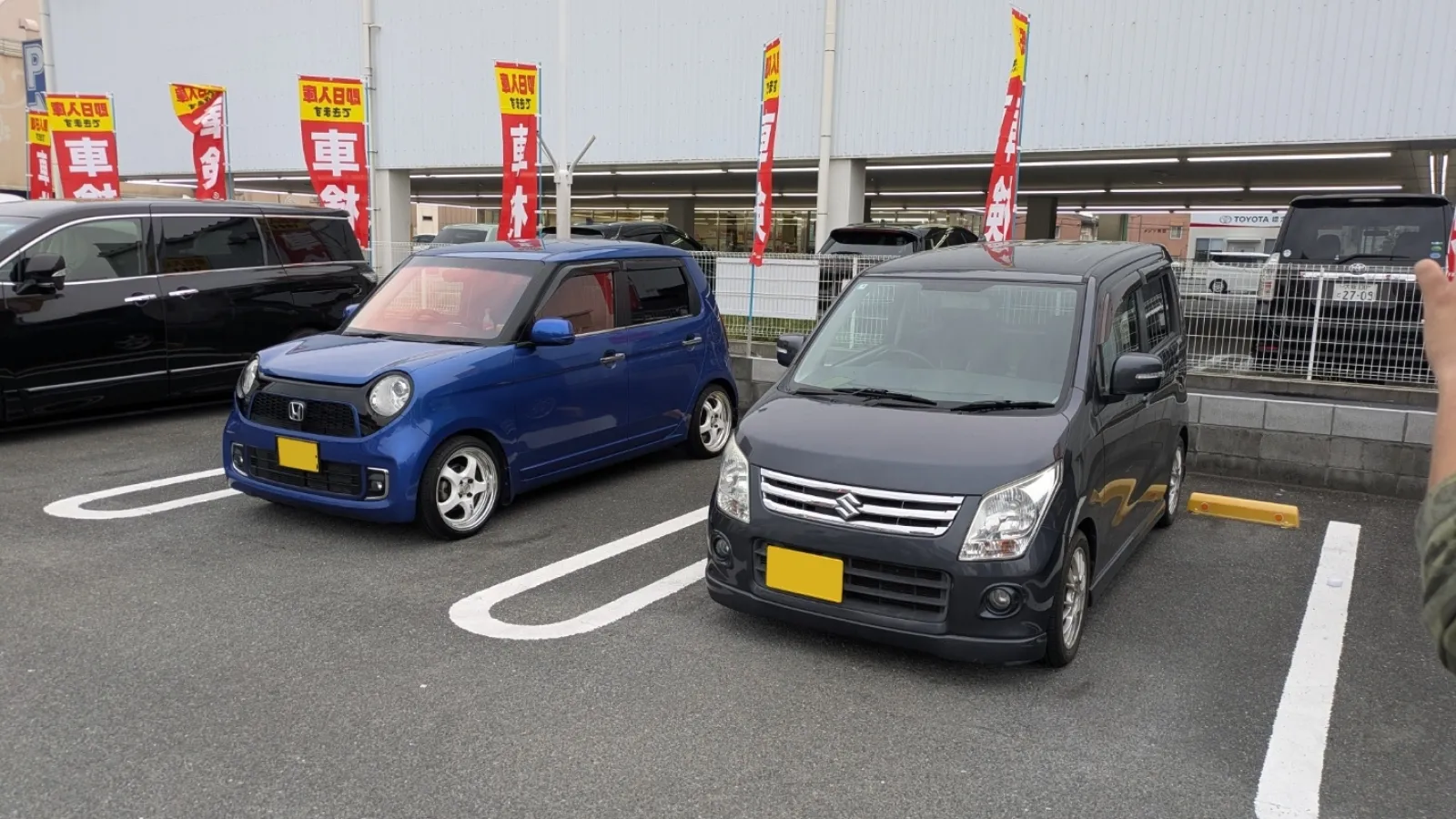 倉敷から友人が来て、某オートバックスで以前、乗っていたMCワゴンＲの部品渡しをしてました