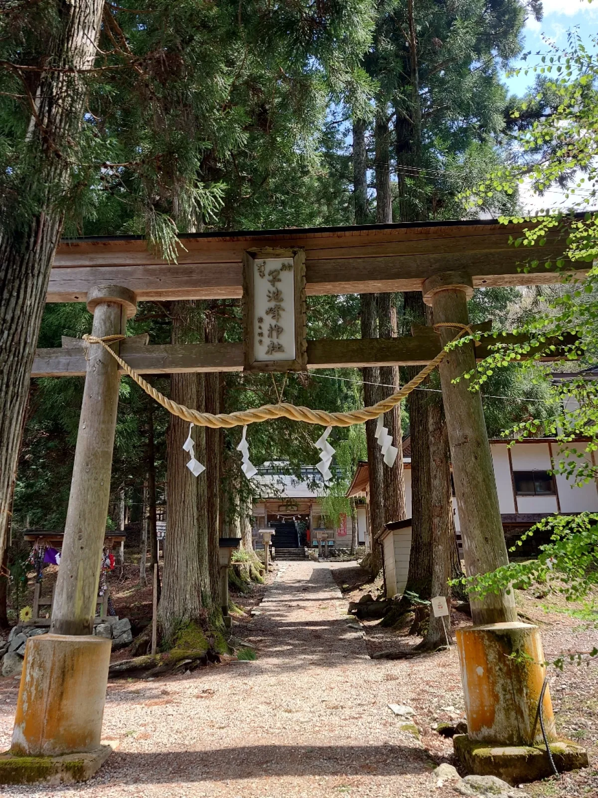 早池峰山の登山道に行く途中にある「早池峰神社」神楽でも有名な神社です。
