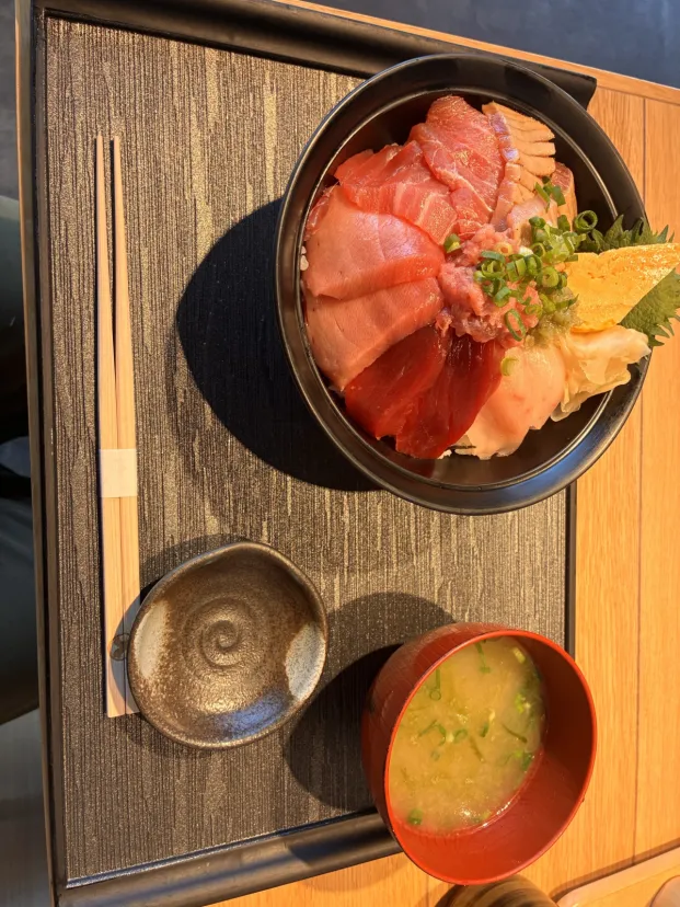波なれにてランチ