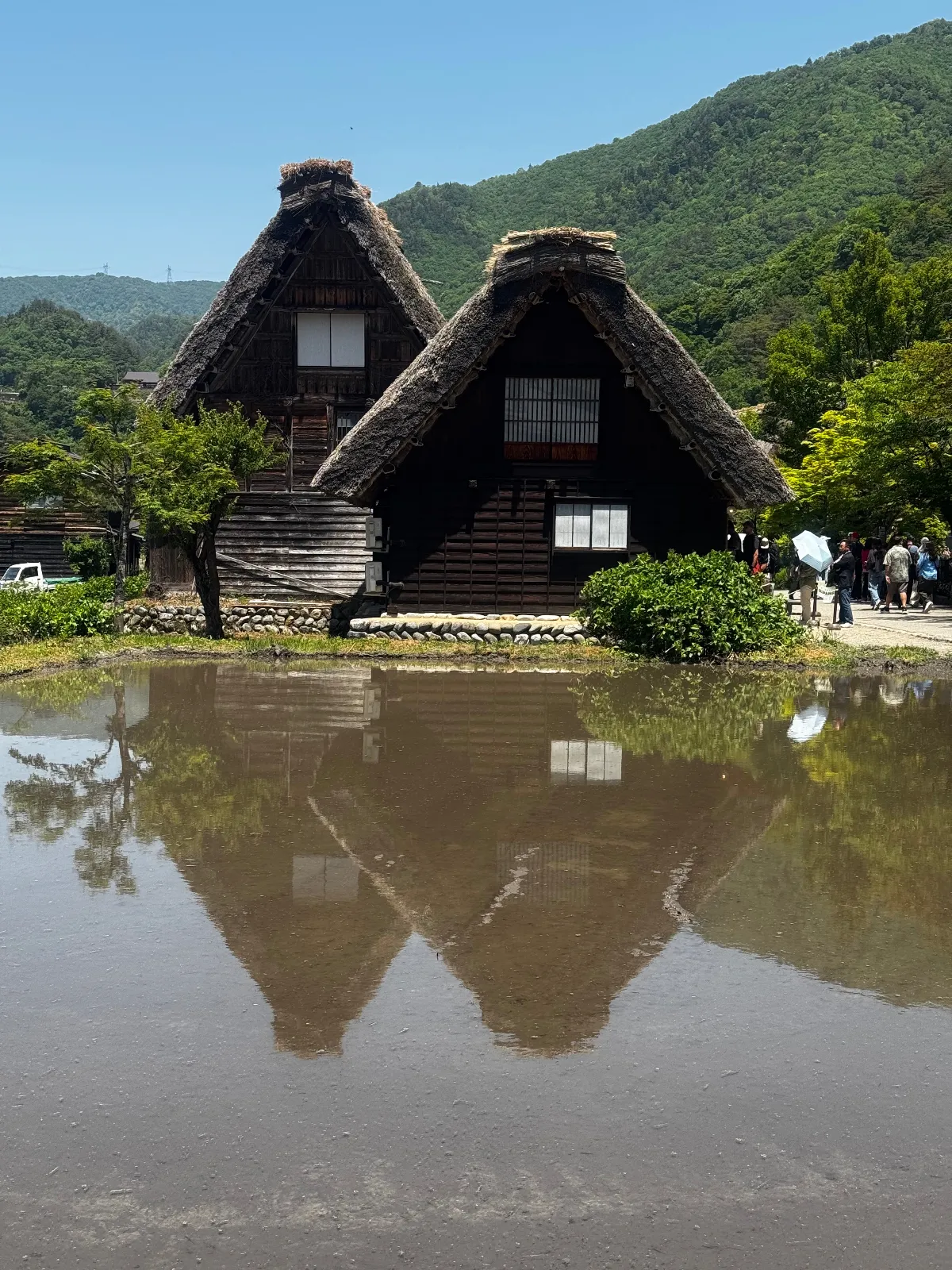 逆さ合掌造り