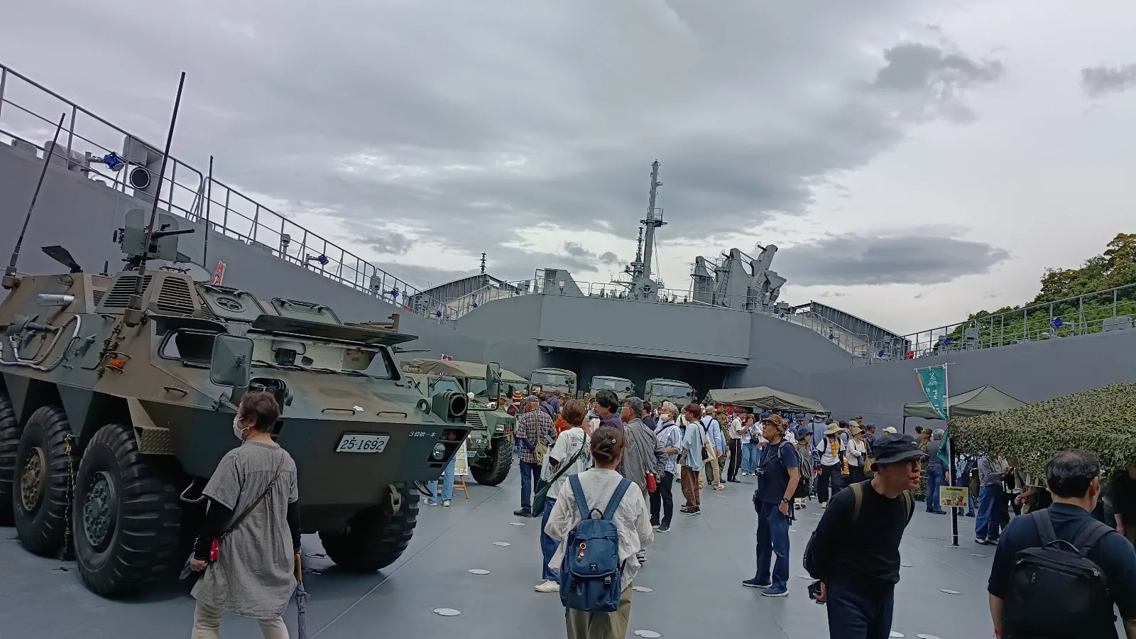 今回の陸自の装備品展示は輸送艦ようこうに積載した形にて…
これはいいかも…でも16式は居ない…
https://mixi.social/@MaCH_3/posts/44321f81-8b33-4f6c-971c-d93f00ddecbe