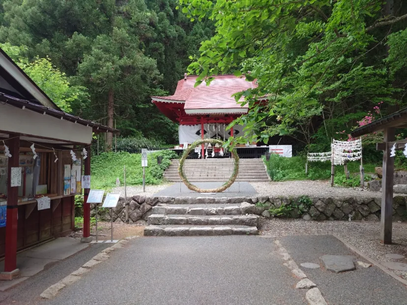 御座石神社（田沢湖）