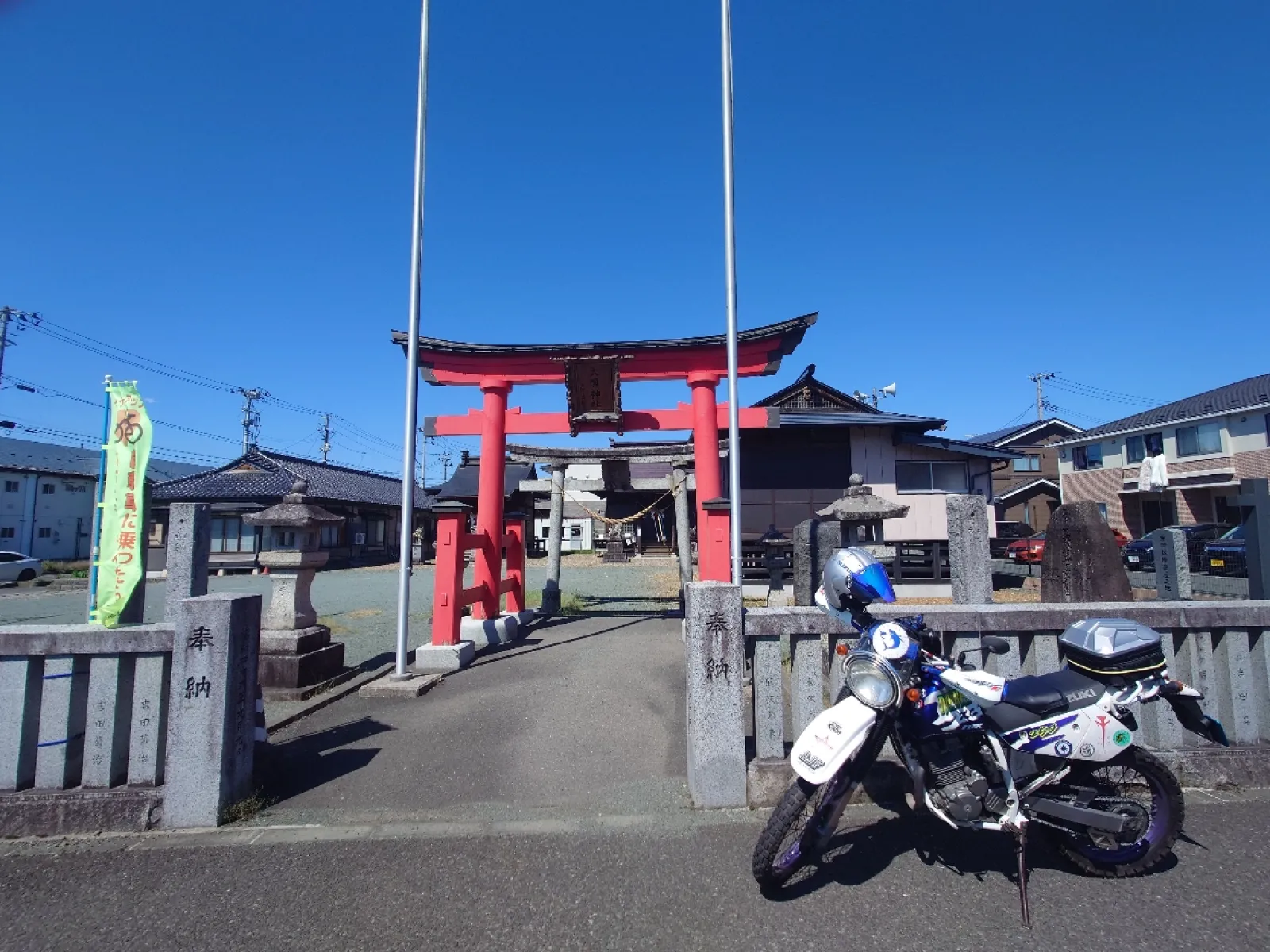 大國神社の鳥居　正面の鳥居からは車は入れません。