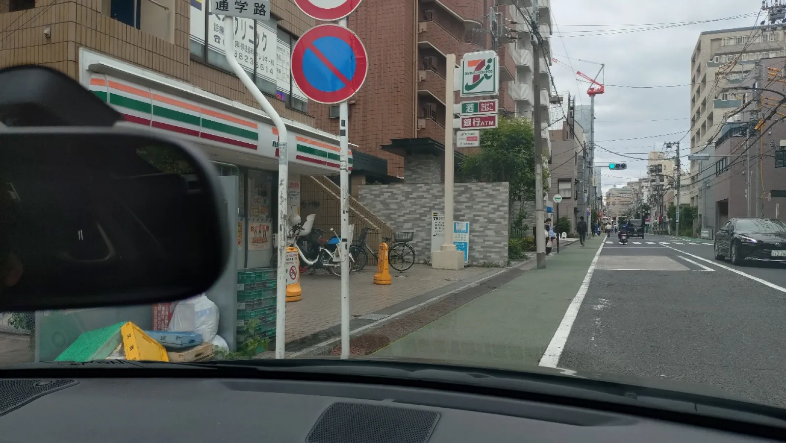 直近のセブンイレブンには駐車場がありません