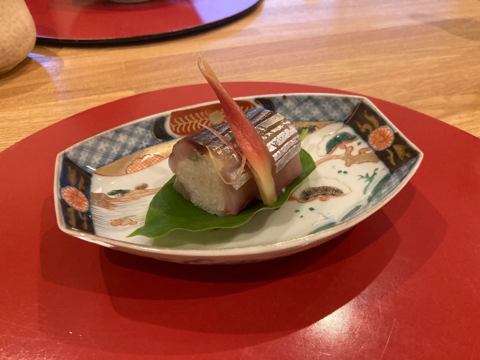 本日のおしのぎ　あじの棒寿司。うまい〜。