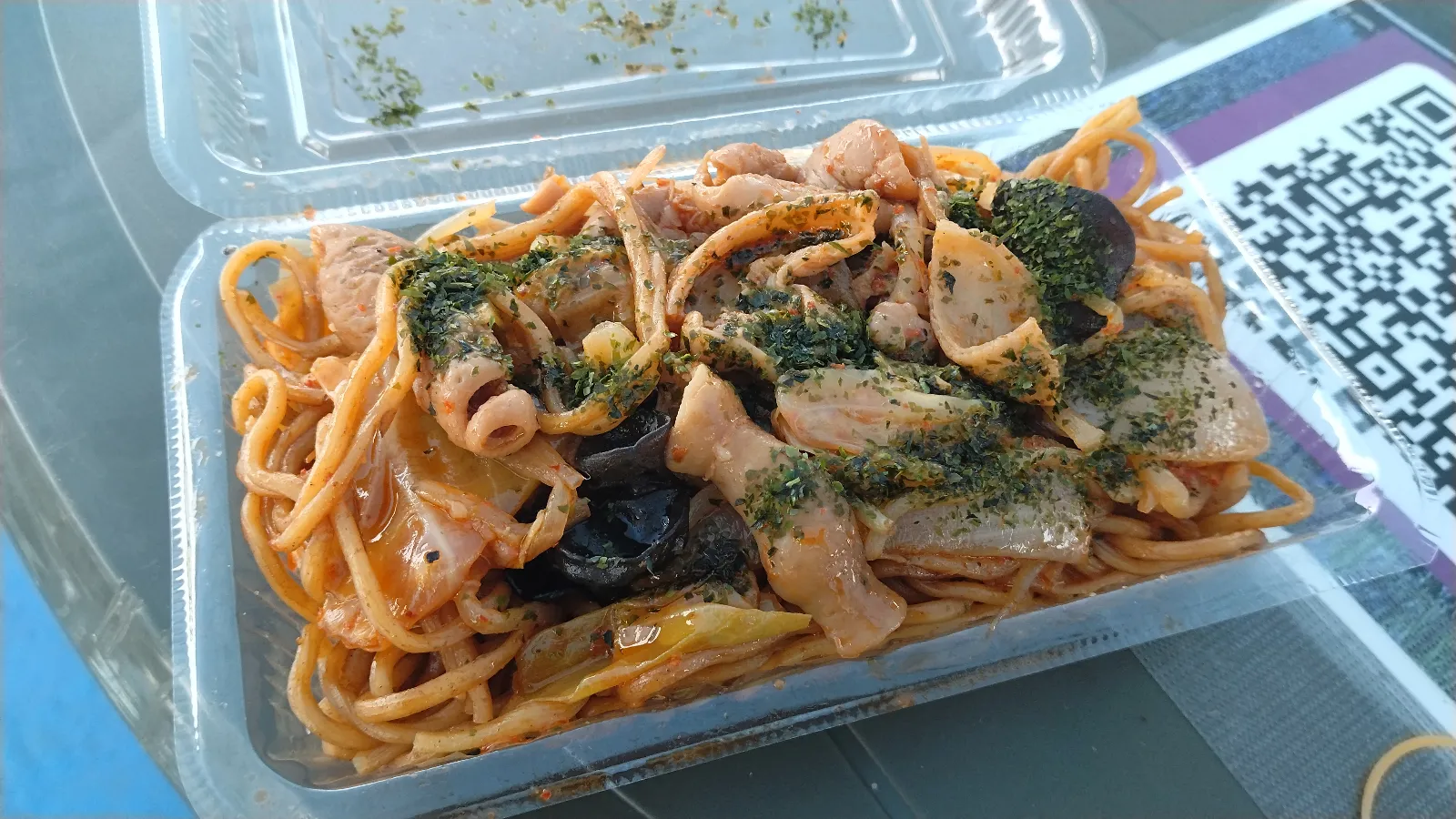 嵐山町のB級グルメ、「辛モツ焼きそば」です。
モチモチの麺にピリ辛の味付け、プルプルのモツが絶妙なバランス。
屋台メシとしては普通にウマい。
